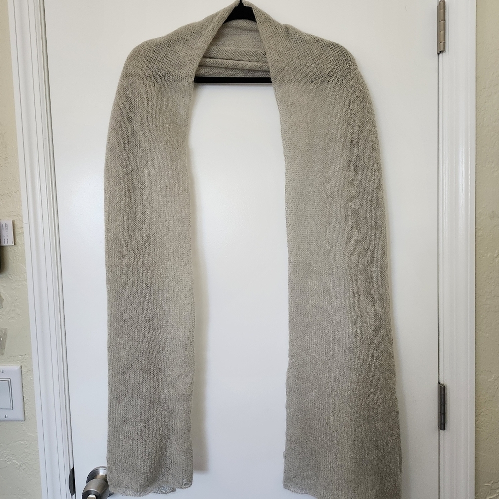 H&M Large Light Gray Mohair Blend Scarf - Picture 3 of 6